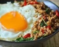 ข้าวผัดกะเพราหมูสับ